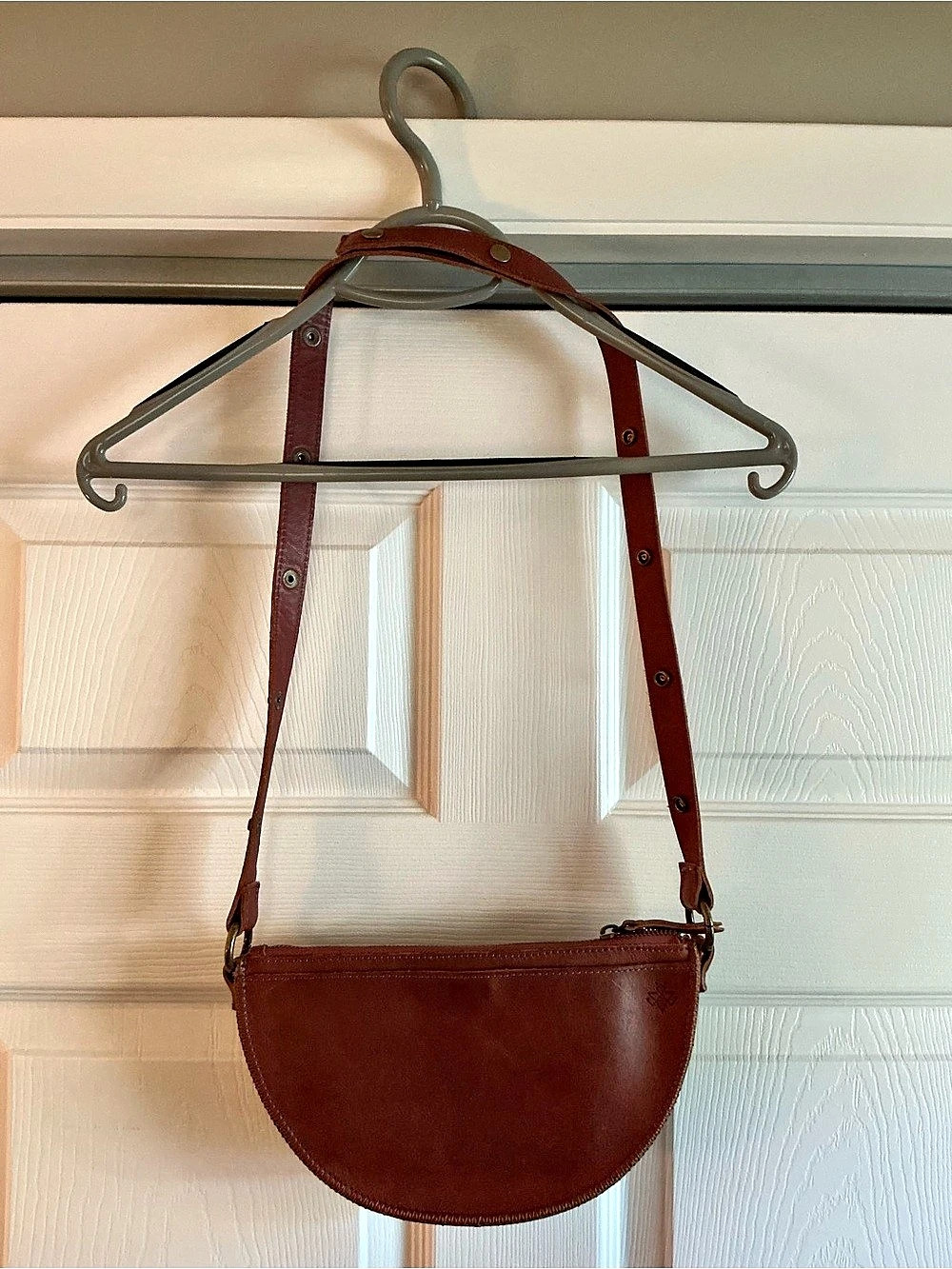 Lyons Leather Co. Bee Cognac Brown Leather Crossbody Bag - Picture 15 of 16